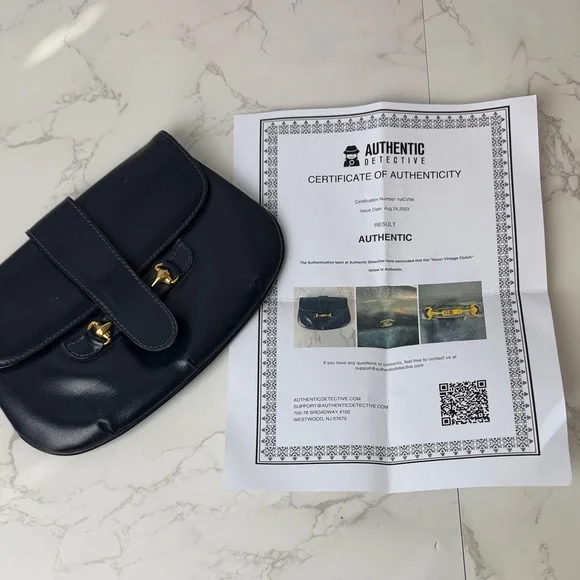 Vintage GUCCI Navy Leather Horsebit Clutch - Picture 4 of 4